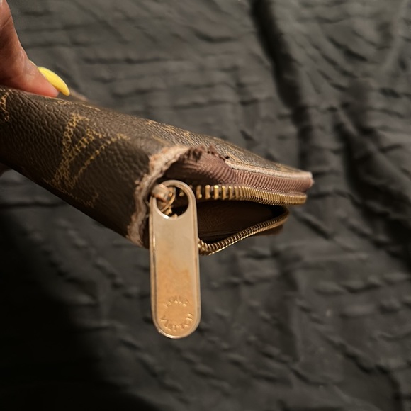 AUTHENTIC LOUIS VUITTON ZIPPY WALLET - Picture 12 of 17